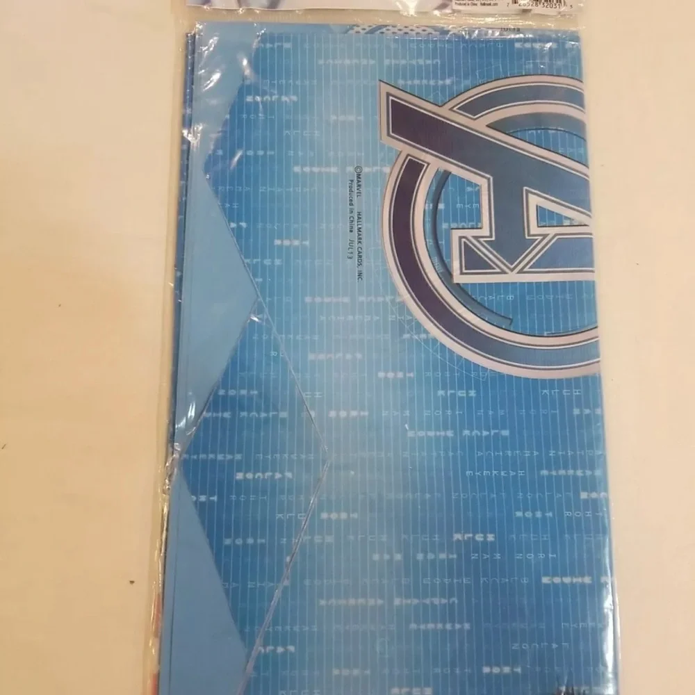 HALLMARK AVENGERS ASSEMBLE Plastic Table Cover Kids Birthday 54